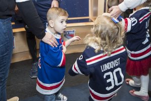 HLF co-founders Henrik & Therese reunited with the Rader Family post Saturday’s NYR game. Henrik & Therese first met with the family on Christmas morning at NewYork-Presbyterian Children’s Hospital in 2015. [Photo credit: Rebecca Taylor/MSG Photos]