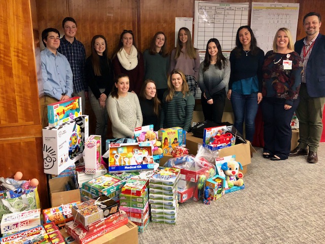 On Saturday December 10th, 10 members of the HLFYA Alumni Network gathered at HLF Community Partner NY Presbyterian Morgan Stanley Children's Hospital to deliver toys collected for patients who will be in the hospital over the holidays, to learn from employees of the hospital about their careers and to make holiday cards to lift the spirits of patients.