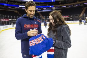 On January 16th 2019 HLF hosted a 2nd ice-skating event with CHASE at the Madison Square Garden. Guests were invited for dinner, a Q&A hosted by Bill Pidto and ice-skating at the world’s most famous arena together with Henrik Lundqvist. NYR’s Mika Zibanejad brought the event to another level with his DJ skills.

 