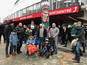 On January 26 2019, the 2nd group of families from the Ronald McDonald House in Gothenburg were hosted for a Frolunda game and a meet & greet with Joel during the 2018/19 season.