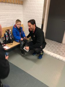 On January 26 2019, the 2nd group of families from the Ronald McDonald House in Gothenburg were hosted for a Frolunda game and a meet & greet with Joel during the 2018/19 season.