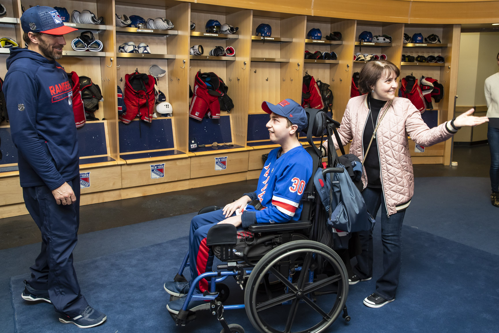 On Wednesday April 3rd 2019, Henrik had the honor to meet with Thomas and his family in the NYR locker-room post the Senators game. It was a heartwarming meeting for everyone involved and a dream come true for Thomas. Picture credit: Rebecca Taylor/MSG Photos