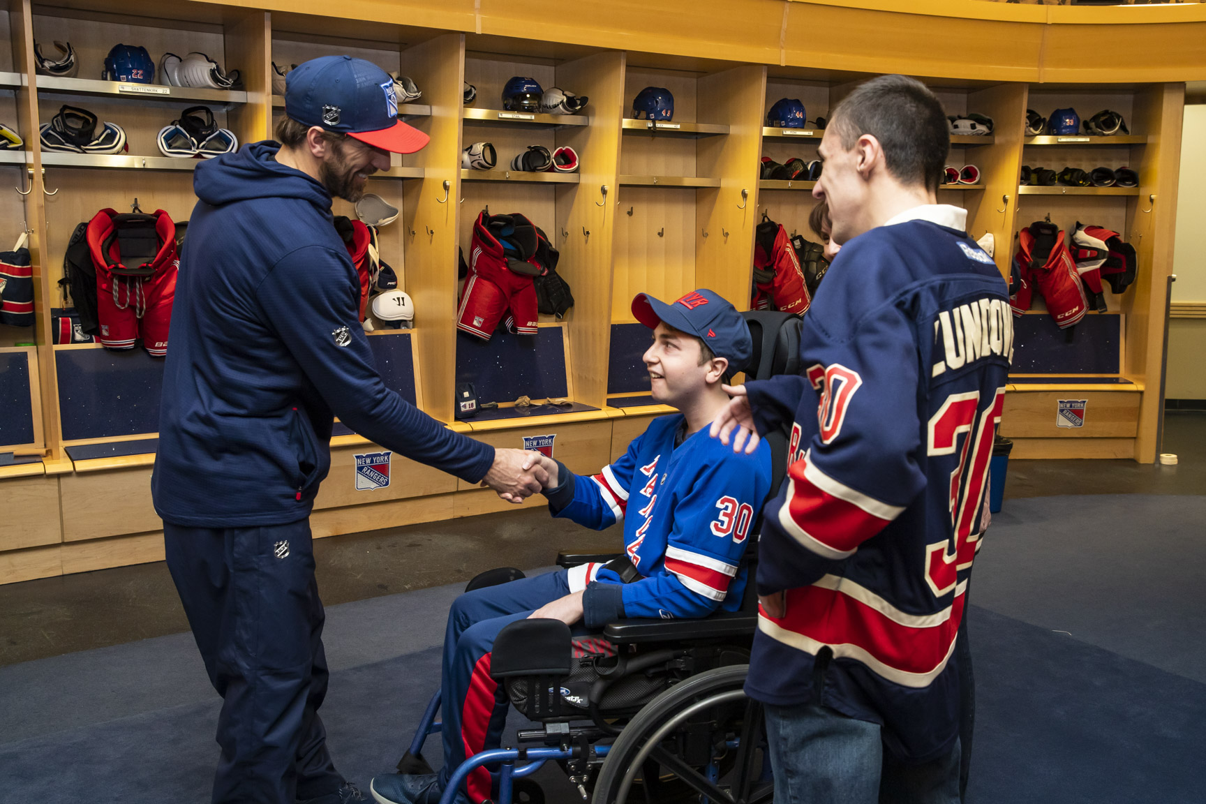 On Wednesday April 3rd 2019, Henrik had the honor to meet with Thomas and his family in the NYR locker-room post the Senators game. It was a heartwarming meeting for everyone involved and a dream come true for Thomas. Picture credit: Rebecca Taylor/MSG Photos