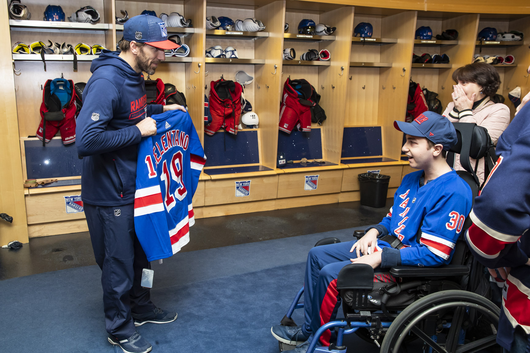 On Wednesday April 3rd 2019, Henrik had the honor to meet with Thomas and his family in the NYR locker-room post the Senators game. It was a heartwarming meeting for everyone involved and a dream come true for Thomas. Picture credit: Rebecca Taylor/MSG Photos