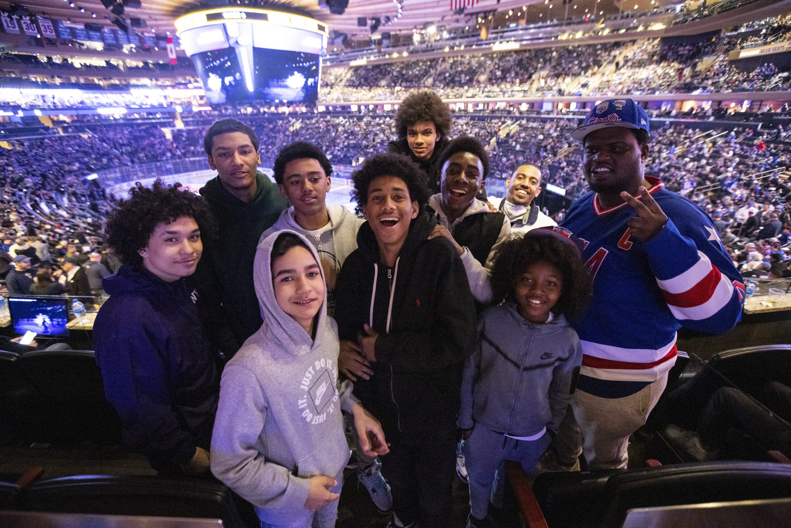 On April 12th HLF together with Garden of Dreams hosted the last group for the 2021/22 season in Henrik’s Crease. This group was from SCAN Harbor. NYR alum, Glenn Anderson, stopped by the suite to greet them along with their live shot on Garden Vision.  