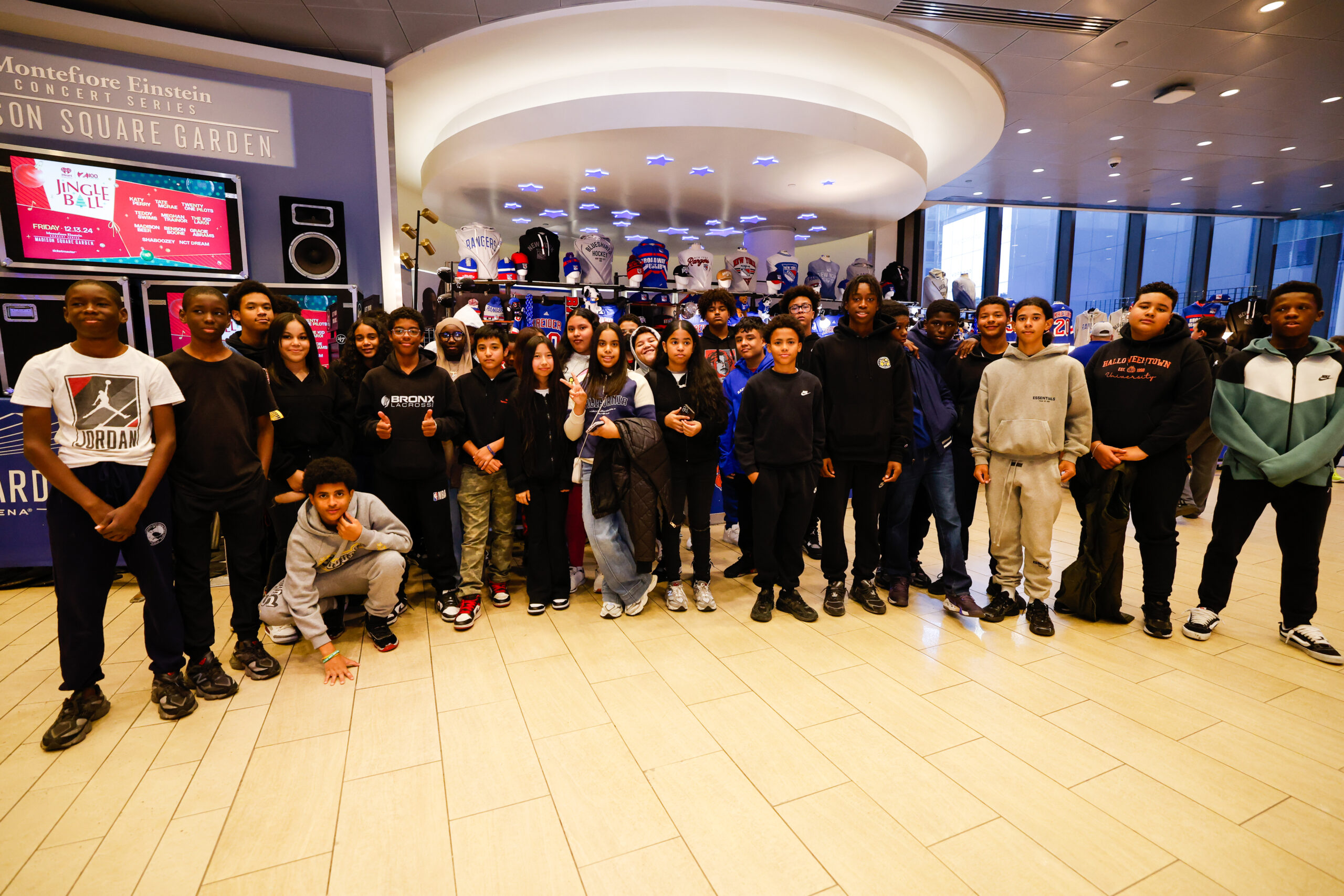 On October 26th, HLF together with Garden of Dreams hosted children from WHEDco on Hispanic Heritage Night in Henrik's Crease for a NYR game experience. 